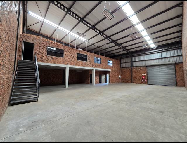 430M² WAREHOUSE TO LET IN TUNNEY